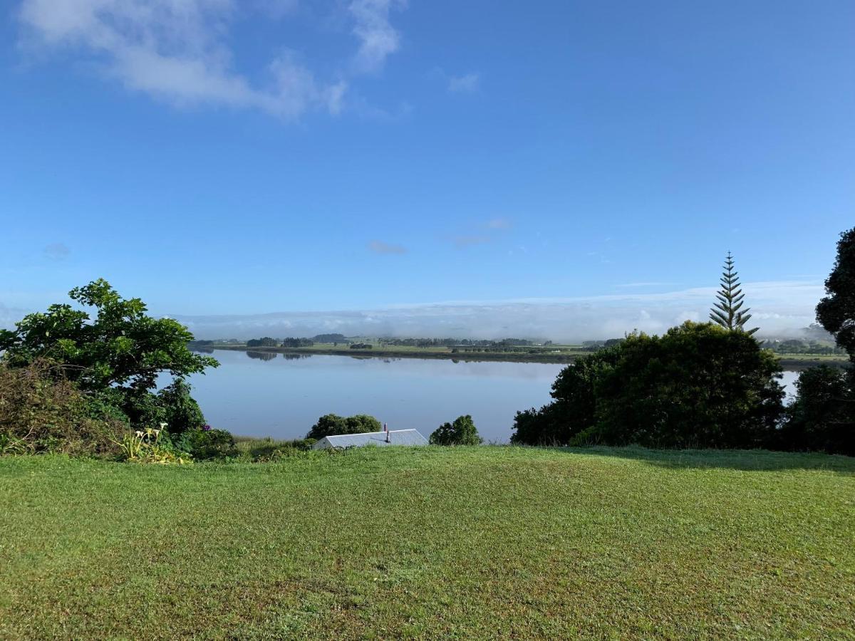 Peaceful Riverfront Cottage In Small Northland Town Te Kopuru Exterior photo