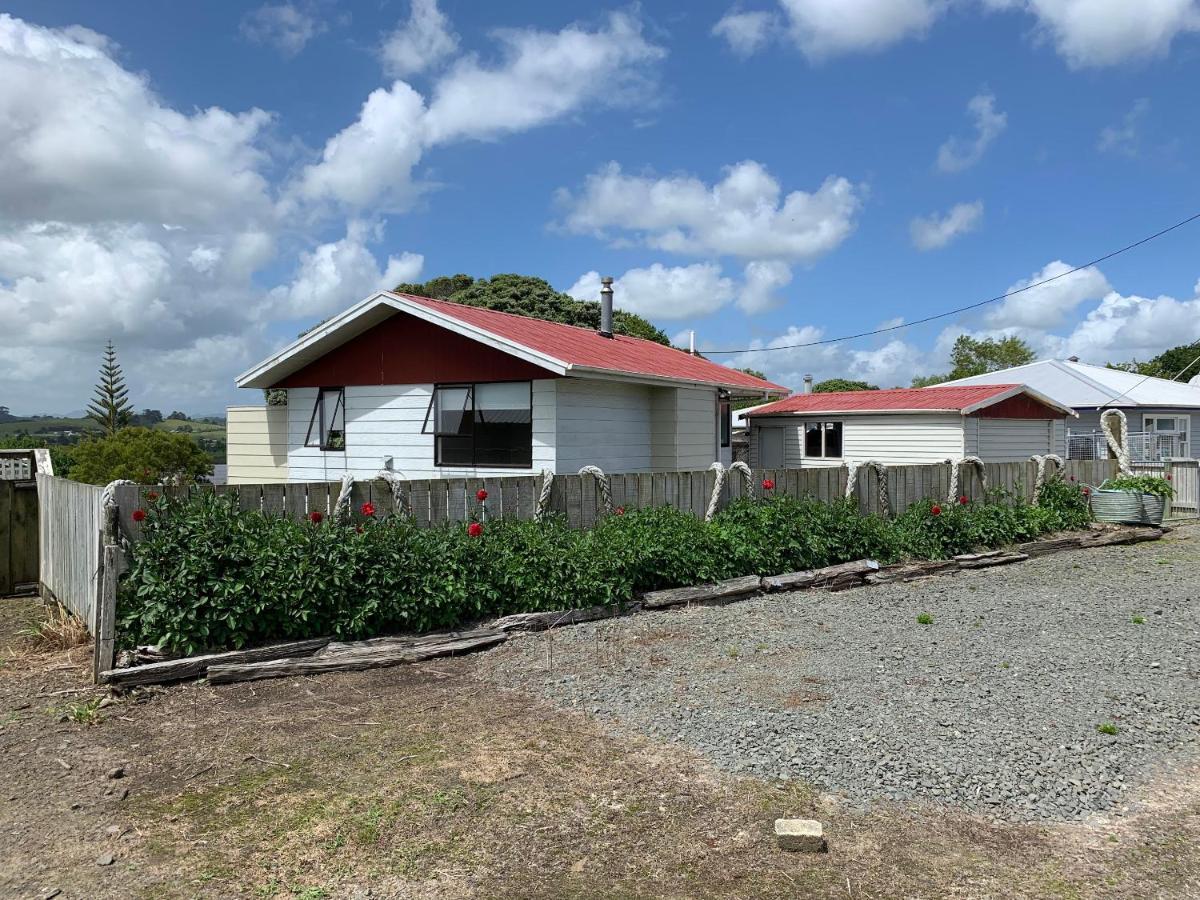 Peaceful Riverfront Cottage In Small Northland Town Te Kopuru Exterior photo