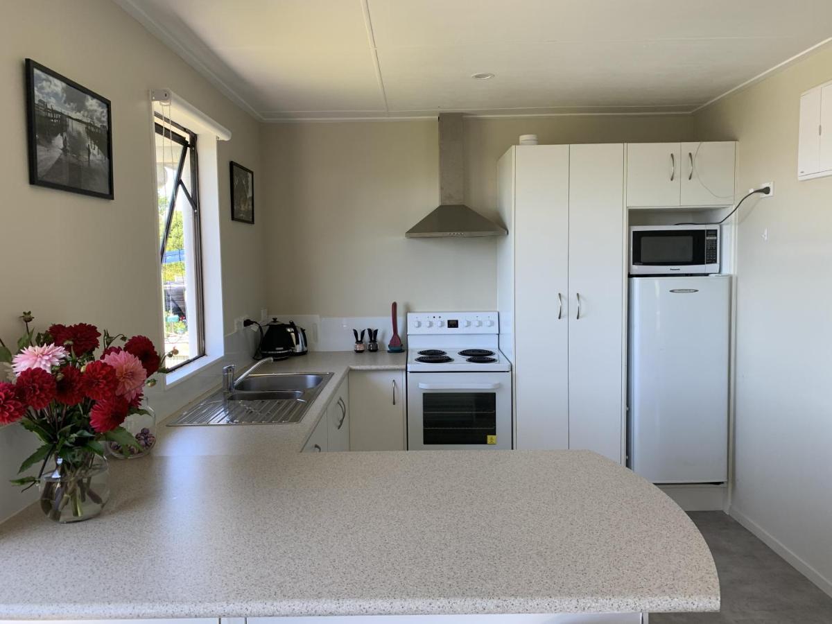 Peaceful Riverfront Cottage In Small Northland Town Te Kopuru Exterior photo
